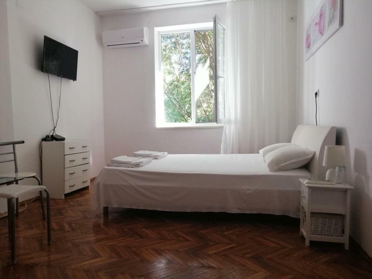 Top Location Near To City Center And Sea Garden Apartment Бургас Екстериор снимка